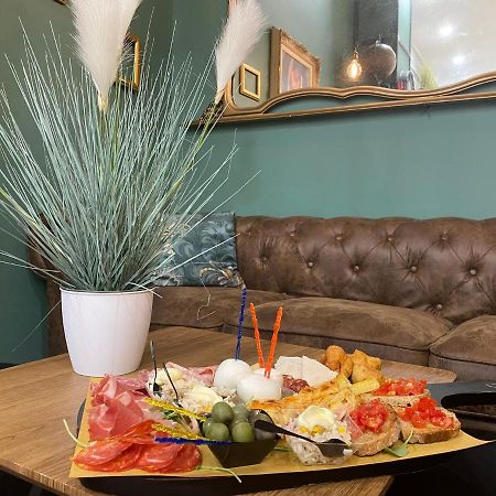 B&B Caffe Retro' Cisterna di Latina Kültér fotó