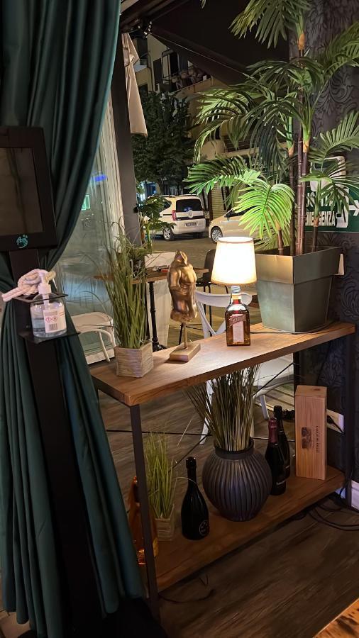 B&B Caffe Retro' Cisterna di Latina Kültér fotó